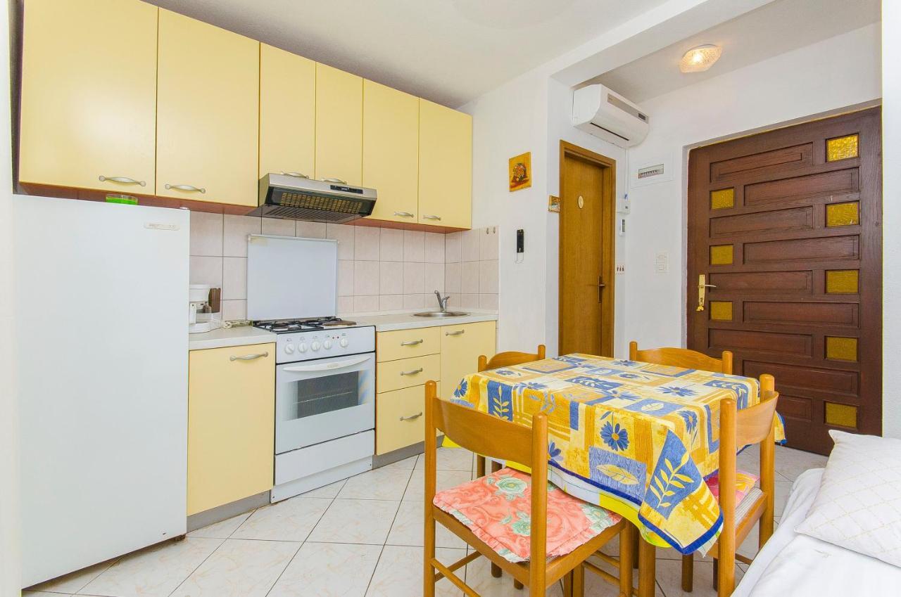 Apartments By The Sea Pisak, Omis - 2802 外观 照片