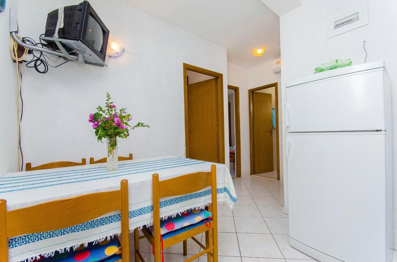 Apartments By The Sea Pisak, Omis - 2802 外观 照片